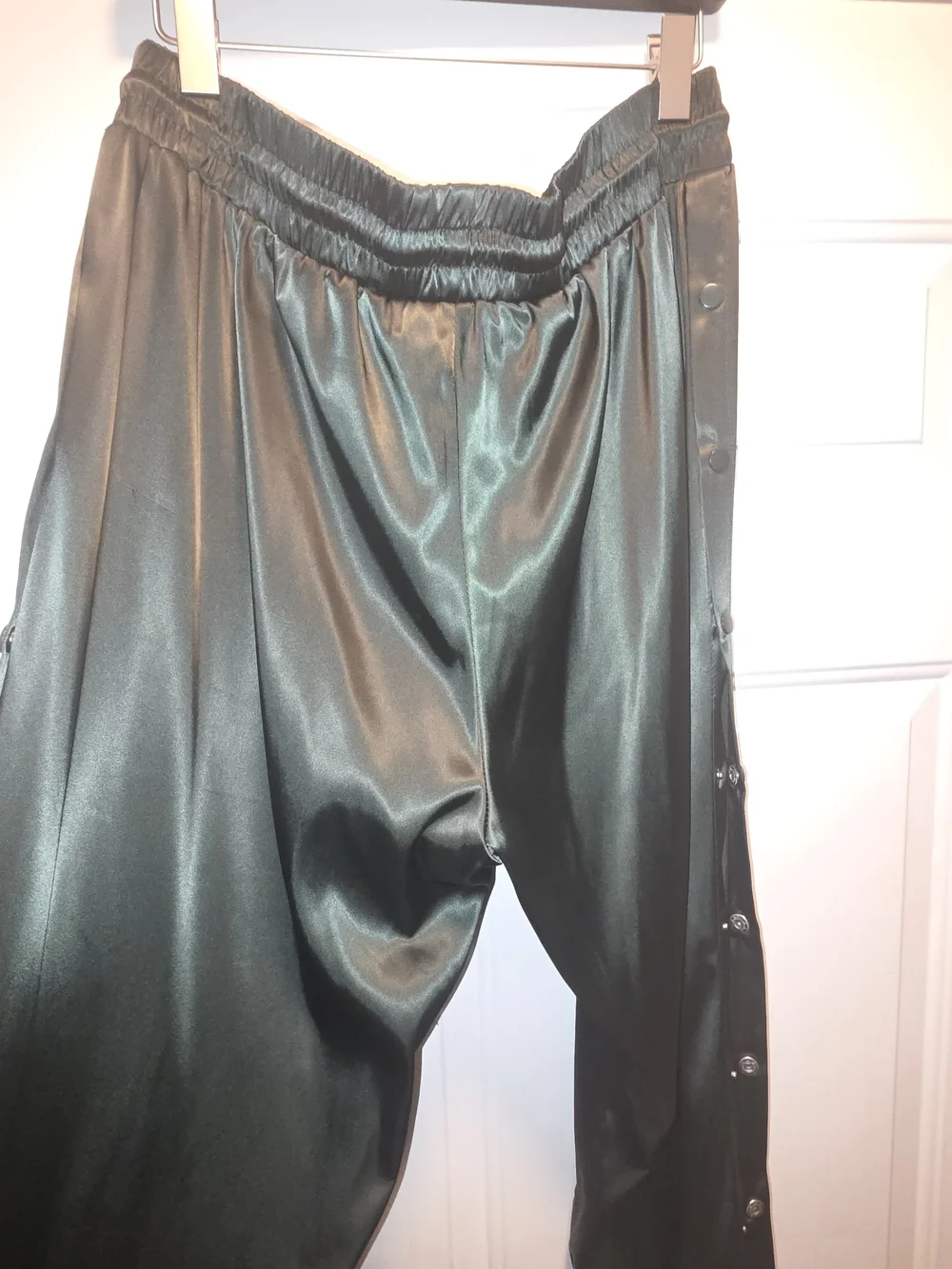 AKIRA sleek dark